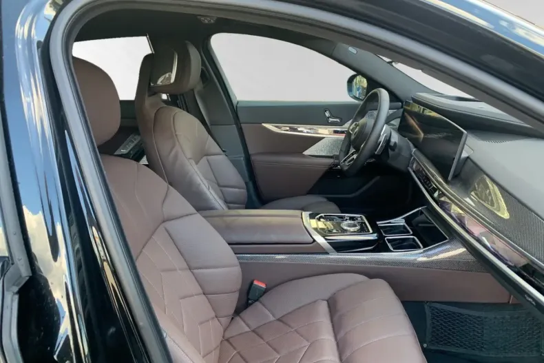 BMW 750 din 2024 cu 17.317 km - oferta BMW158366 - foto 6