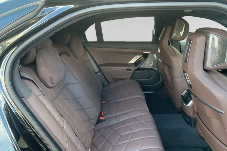 BMW 750 din 2024 cu 17.317 km - oferta BMW158366 - foto 10