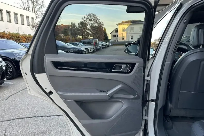 Porsche Cayenne din 2022 cu 88.025 km - oferta POR158370 - foto 13