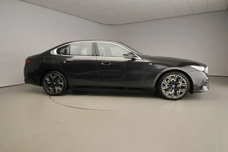 BMW 530 din 2025 cu 26.000 km - oferta BMW158371 - foto 4
