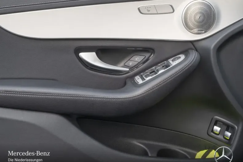 Mercedes-Benz GLC 300 din 2021 cu 62.067 km - oferta MER158417 - foto 13