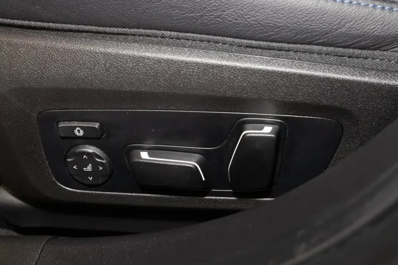 BMW 330 din 2024 cu 13.732 km - oferta BMW158423 - foto 12