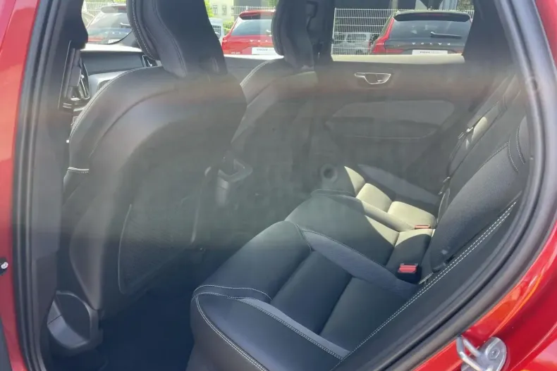 Volvo XC60 din 2024 cu 17.900 km - oferta VOL158428 - foto 19