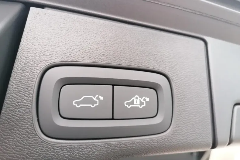 Volvo XC60 din 2023 cu 15.000 km - oferta VOL158429 - foto 9