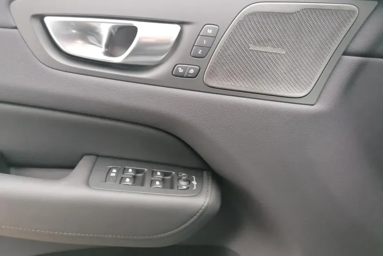 Volvo XC60 din 2023 cu 15.000 km - oferta VOL158429 - foto 24