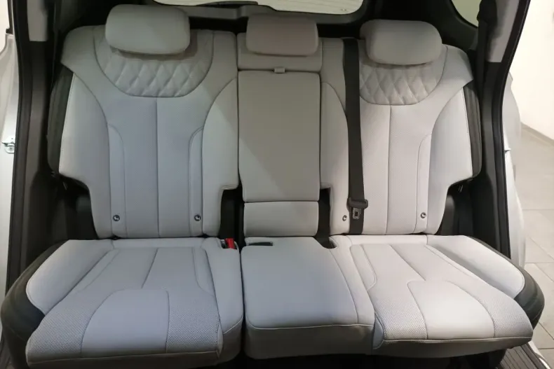 Hyundai SANTA FE din 2023 cu 65.216 km - oferta HYU158453 - foto 14