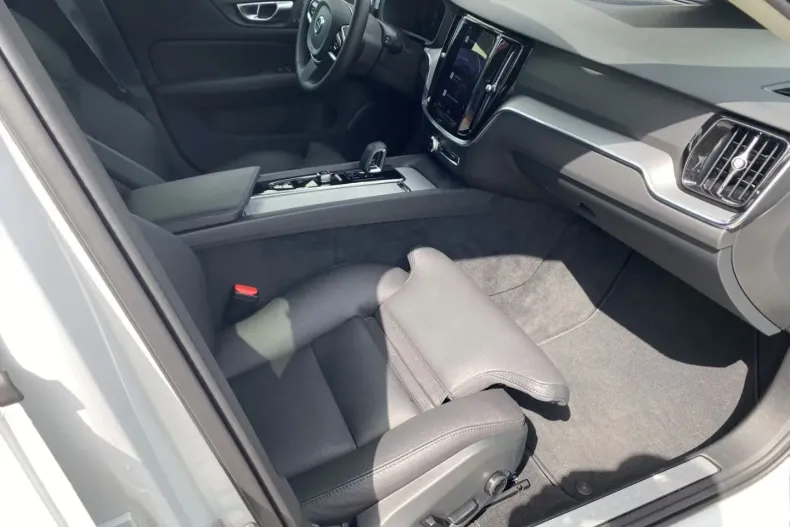 Volvo V60 din 2024 cu 13.500 km - oferta VOL158461 - foto 9