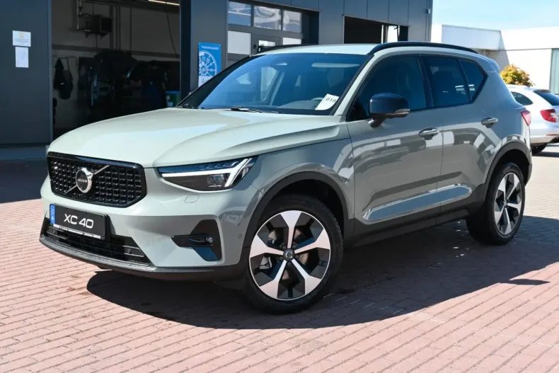 Volvo XC40 din 2024 cu 11.250 km - oferta VOL158464 - foto 1