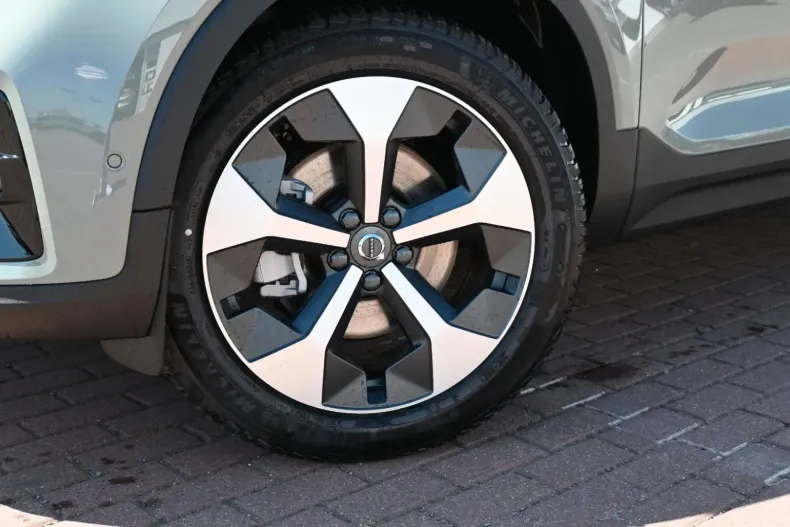 Volvo XC40 din 2024 cu 11.250 km - oferta VOL158464 - foto 11