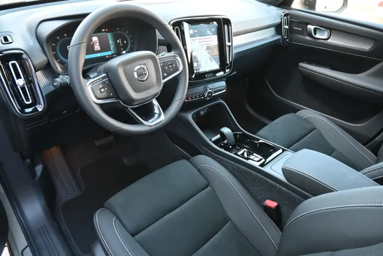 Volvo XC40 din 2024 cu 11.250 km - oferta VOL158464 - foto 12
