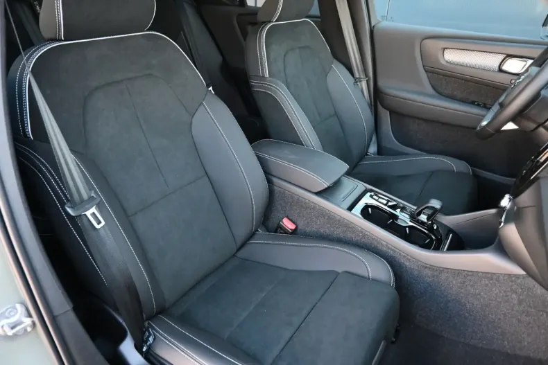 Volvo XC40 din 2024 cu 11.250 km - oferta VOL158464 - foto 14