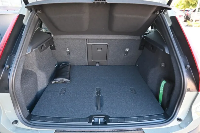 Volvo XC40 din 2024 cu 11.250 km - oferta VOL158464 - foto 16