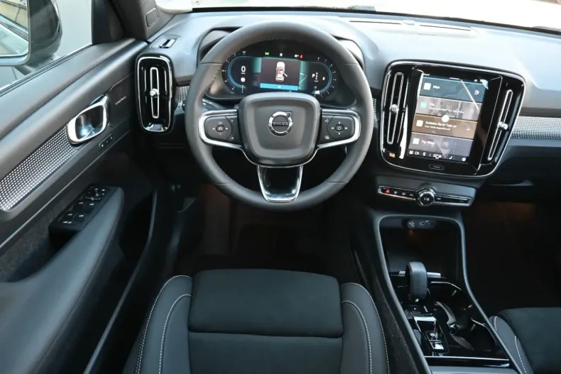 Volvo XC40 din 2024 cu 11.250 km - oferta VOL158464 - foto 21