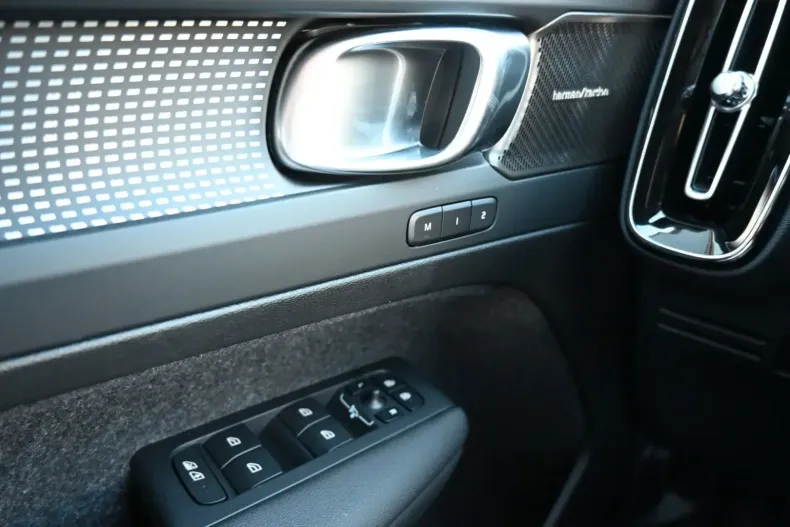 Volvo XC40 din 2024 cu 11.250 km - oferta VOL158464 - foto 26