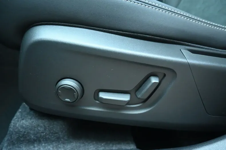 Volvo XC40 din 2024 cu 11.250 km - oferta VOL158464 - foto 28