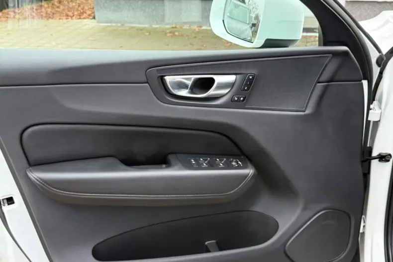 Volvo XC60 din 2022 cu 91.800 km - oferta VOL158471 - foto 36