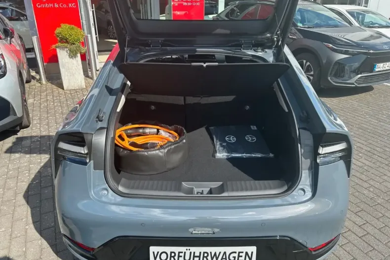 Toyota Prius din 2024 cu 10.500 km - oferta TOY158487 - foto 8