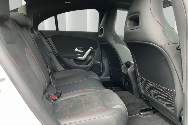 Mercedes-Benz CLA 250 din 2023 cu 44.600 km - oferta MER158488 - foto 18