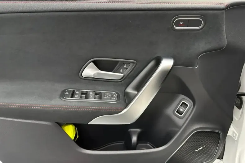 Mercedes-Benz CLA 35 AMG din 2024 cu 21.182 km - oferta MER158491 - foto 11