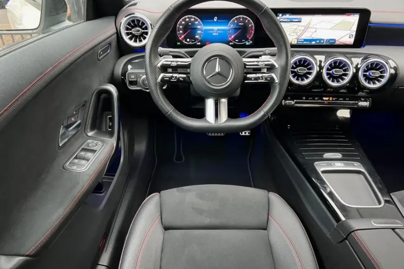 Mercedes-Benz CLA 200 din 2024 cu 28.012 km - oferta MER158492 - foto 11