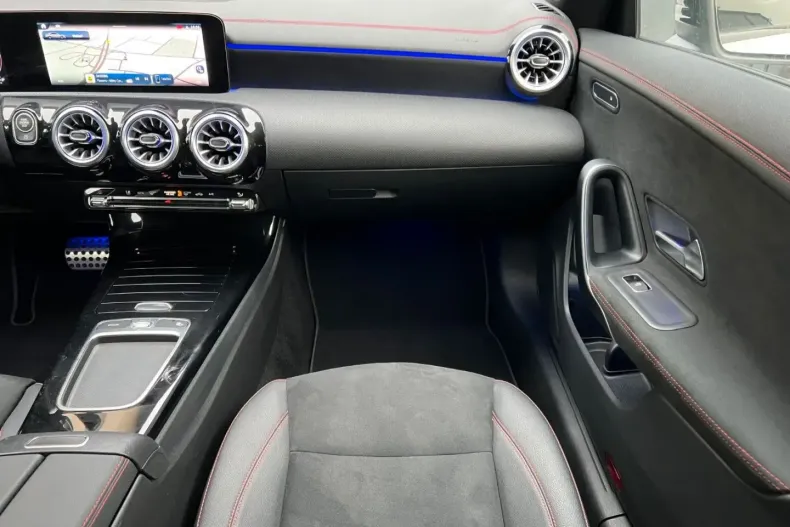 Mercedes-Benz CLA 200 din 2024 cu 28.012 km - oferta MER158492 - foto 12