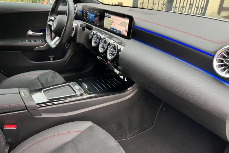 Mercedes-Benz CLA 200 din 2024 cu 28.012 km - oferta MER158492 - foto 13