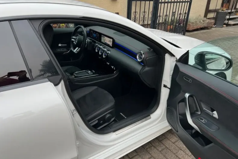 Mercedes-Benz CLA 200 din 2024 cu 28.012 km - oferta MER158492 - foto 14