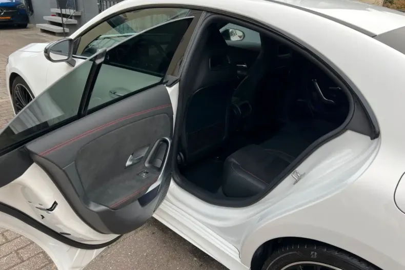 Mercedes-Benz CLA 200 din 2024 cu 28.012 km - oferta MER158492 - foto 15