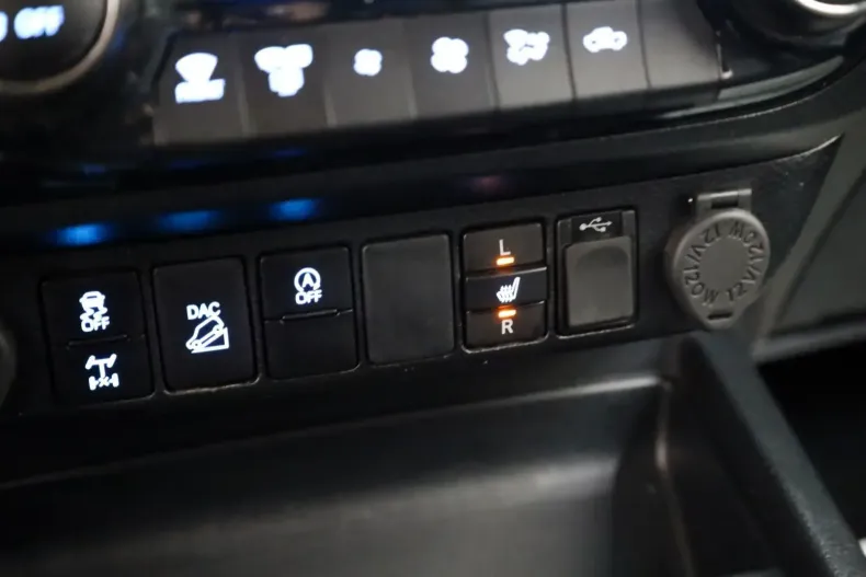 Toyota Hilux din 2024 cu 24.930 km - oferta TOY158494 - foto 20