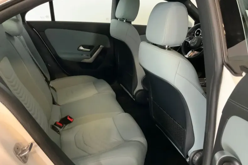 Mercedes-Benz CLA 180 din 2024 cu 9.157 km - oferta MER158500 - foto 12