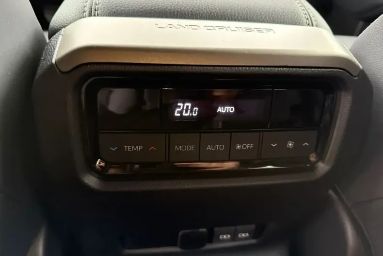 Toyota Land Cruiser din 2024 cu 27.000 km - oferta TOY158502 - foto 29