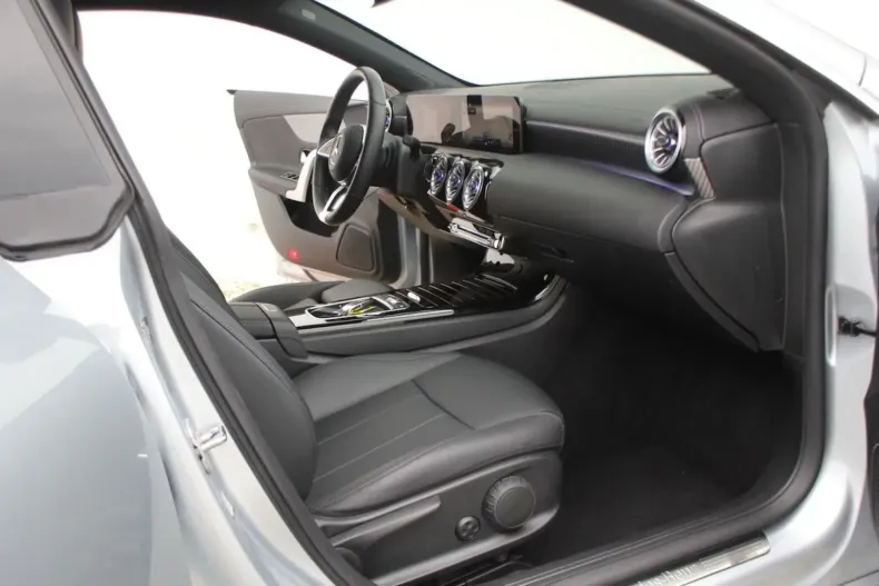 Mercedes-Benz CLA 180 din 2024 cu 50.000 km - oferta MER158503 - foto 9