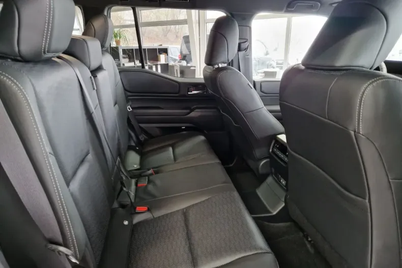 Toyota Land Cruiser din 2024 cu 1.817 km - oferta TOY158504 - foto 6