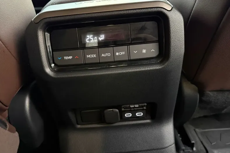 Toyota Land Cruiser din 2024 cu 9.500 km - oferta TOY158506 - foto 24