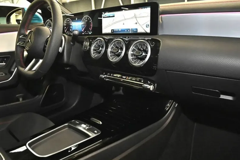 Mercedes-Benz CLA 250 din 2024 cu 6.741 km - oferta MER158510 - foto 6