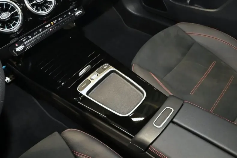 Mercedes-Benz CLA 250 din 2024 cu 6.741 km - oferta MER158510 - foto 11