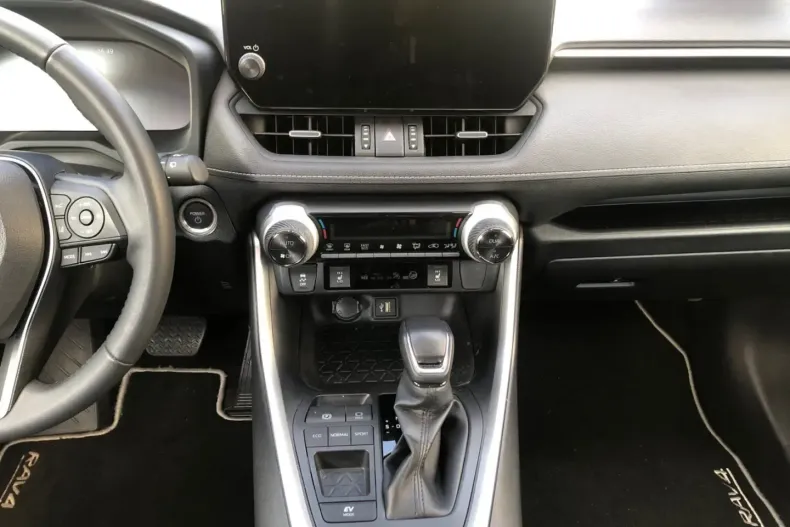 Toyota RAV4 din 2025 cu 10.609 km - oferta TOY158517 - foto 11