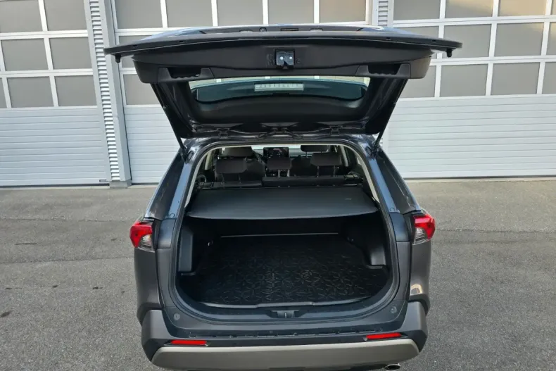 Toyota RAV4 din 2023 cu 35.900 km - oferta TOY158518 - foto 8