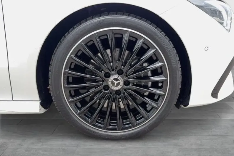 Mercedes-Benz CLA 200 din 2025 cu 7.350 km - oferta MER158532 - foto 6