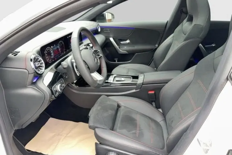 Mercedes-Benz CLA 200 din 2025 cu 7.350 km - oferta MER158532 - foto 8