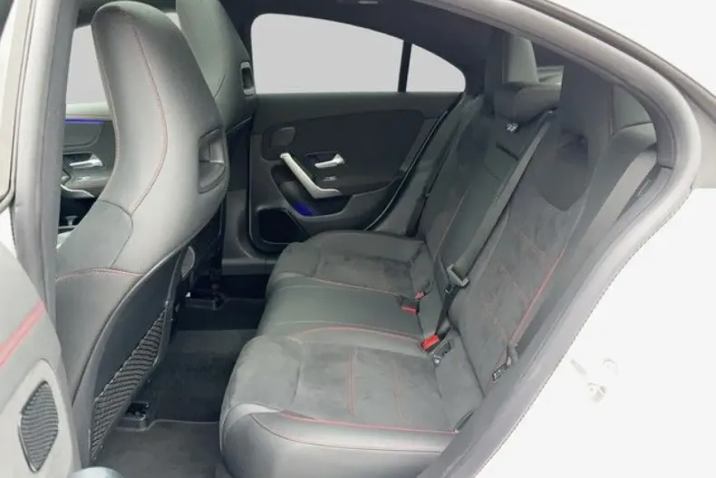 Mercedes-Benz CLA 200 din 2025 cu 7.350 km - oferta MER158532 - foto 11