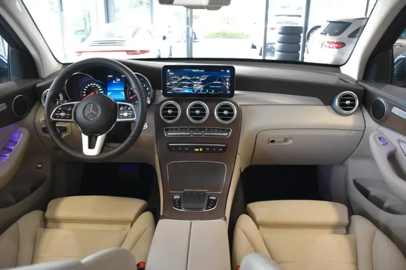 Mercedes-Benz GLC 200 din 2020 cu 24.865 km - oferta MER158542 - foto 1