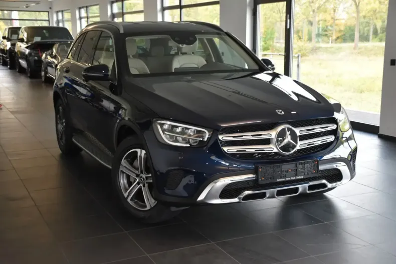 Mercedes-Benz GLC 200 din 2020 cu 24.865 km - oferta MER158542 - foto 3