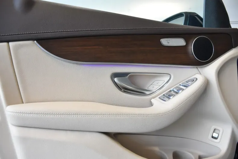 Mercedes-Benz GLC 200 din 2020 cu 24.865 km - oferta MER158542 - foto 12