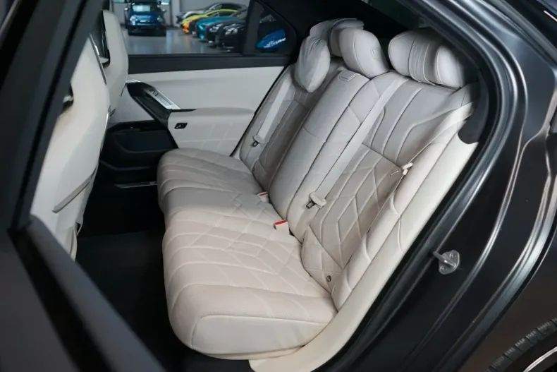 BMW 740 din 2023 cu 74.821 km - oferta BMW158547 - foto 14