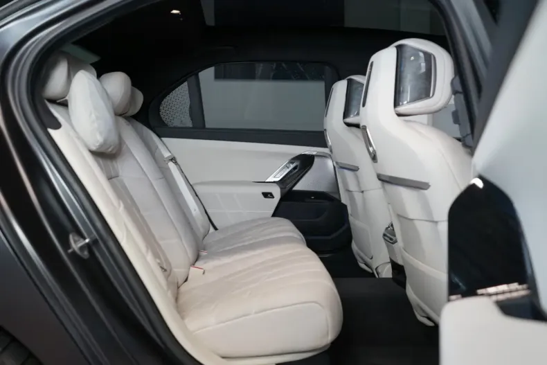 BMW 740 din 2023 cu 74.821 km - oferta BMW158547 - foto 18