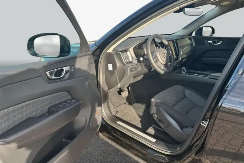 Volvo XC60 din 2023 cu 45.363 km - oferta VOL158550 - foto 8