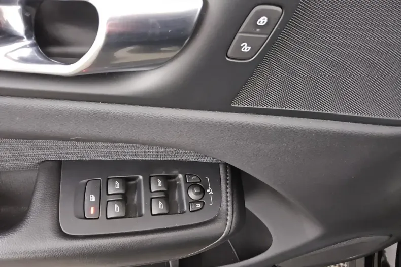 Volvo XC60 din 2022 cu 95.687 km - oferta VOL158552 - foto 9