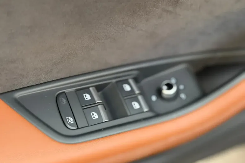 Audi A4 din 2024 cu 21.000 km - oferta AUD158569 - foto 13