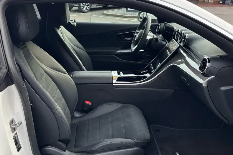 Mercedes-Benz CLE 300 din 2024 cu 9.421 km - oferta MER158574 - foto 9